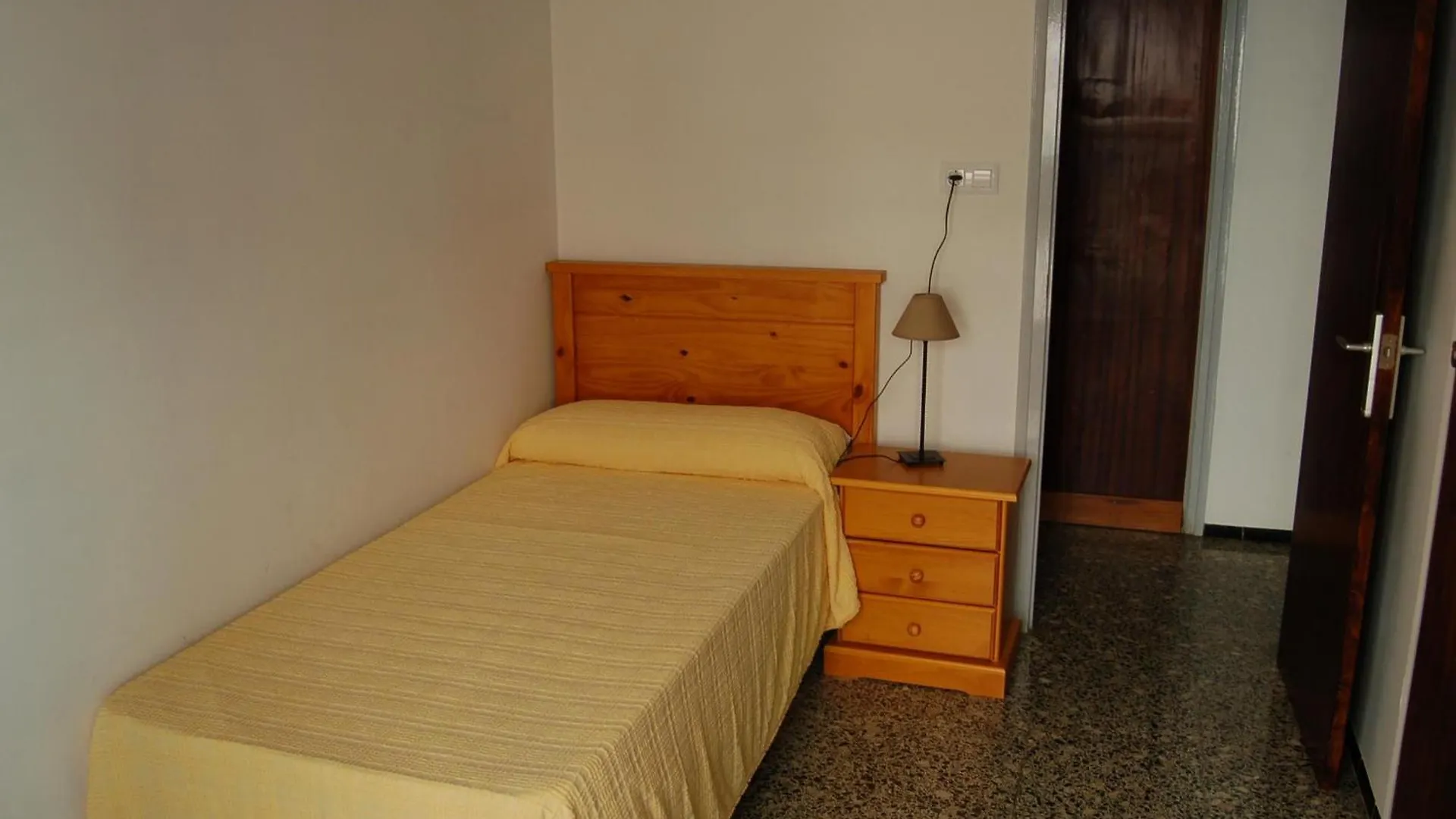 Apartamento Centrico Y Luminoso A 100M De La Playa, Renovado Con Wifi, Balcon Y Lavadora - Es-228-6 Llança Spanje
